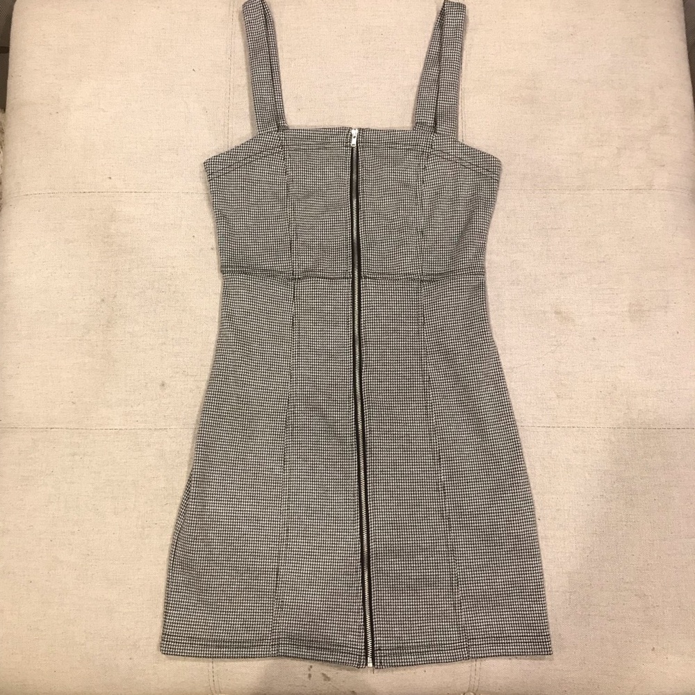 Exposed zipper white/black bodycon dress